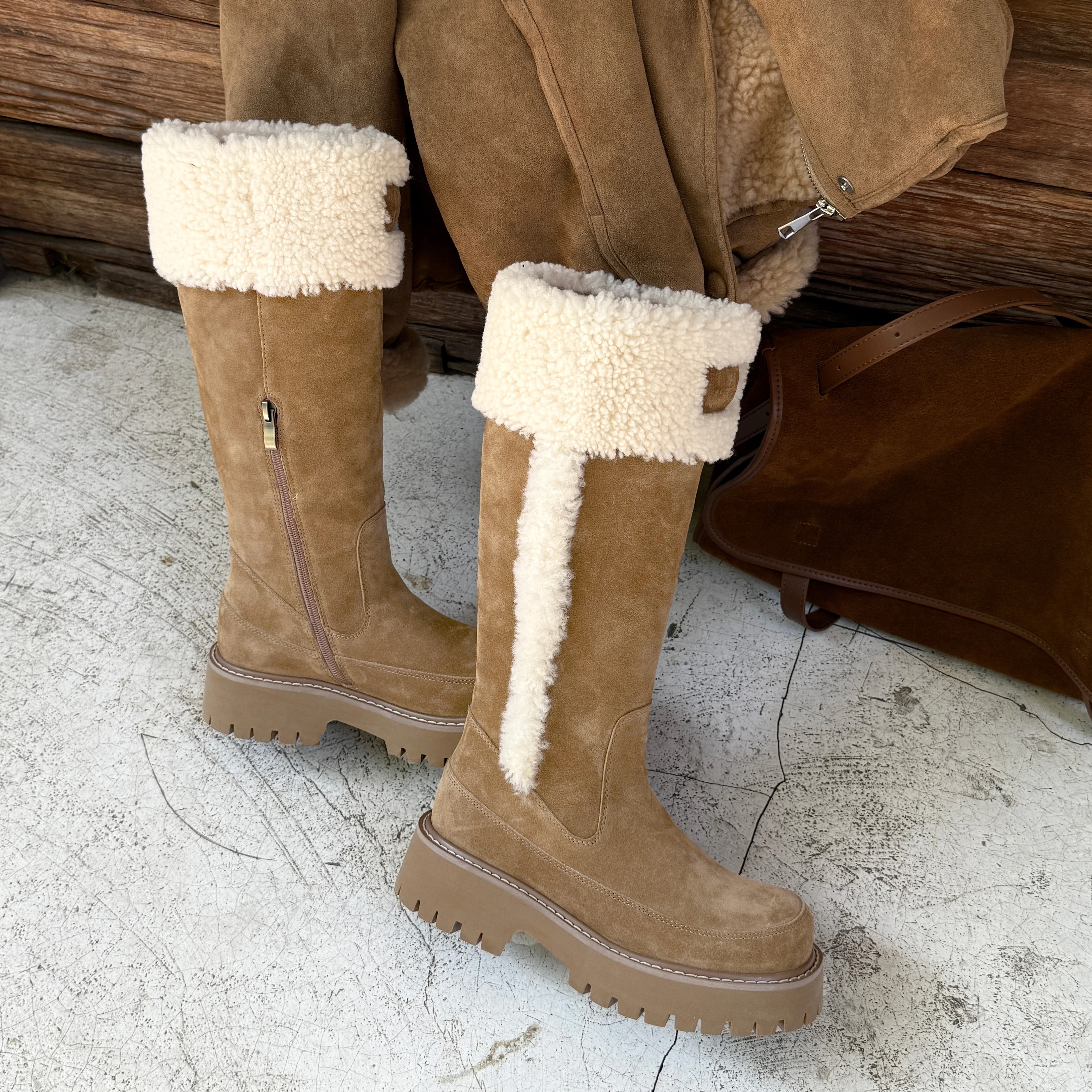 诗姗姗2025新款羊皮毛一体雪地靴