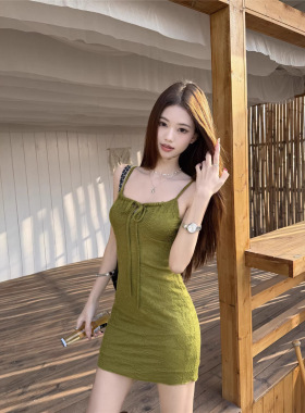 度假风绿色绑带吊带连衣裙女春季内搭裙辣妹修身裙子收腰包臀短裙