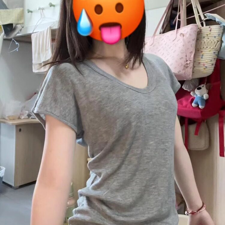 薄款冰丝U领漏锁骨针织衫