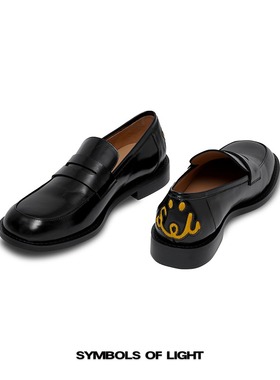SYMBOLS OF LIGHT 暗夜微笑 进口油蜡牛皮黄色马毛笑脸刺绣乐福鞋