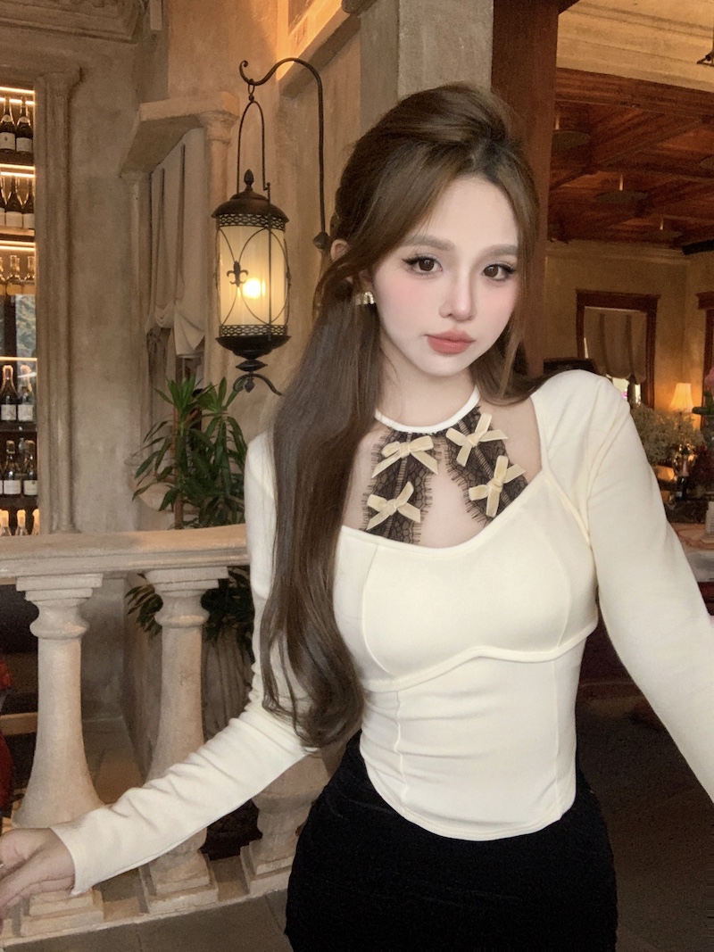 春季带胸垫设计感上衣