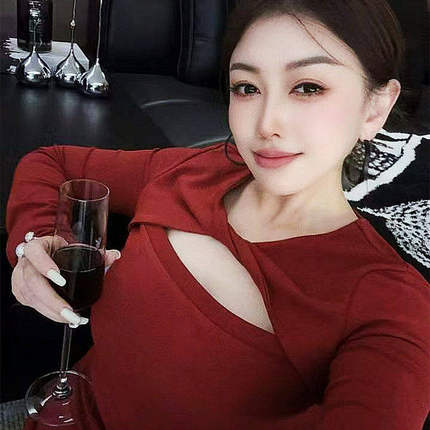 欧货心机韩式红色长袖T恤女修身显瘦镂空扭结设计感打底衫上衣潮