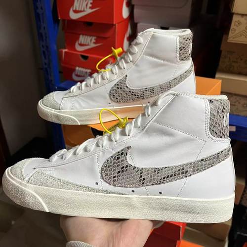 NIKE耐克 男女 Blazer Mid 77 高帮大钩子 休闲款板鞋 CI1176-101