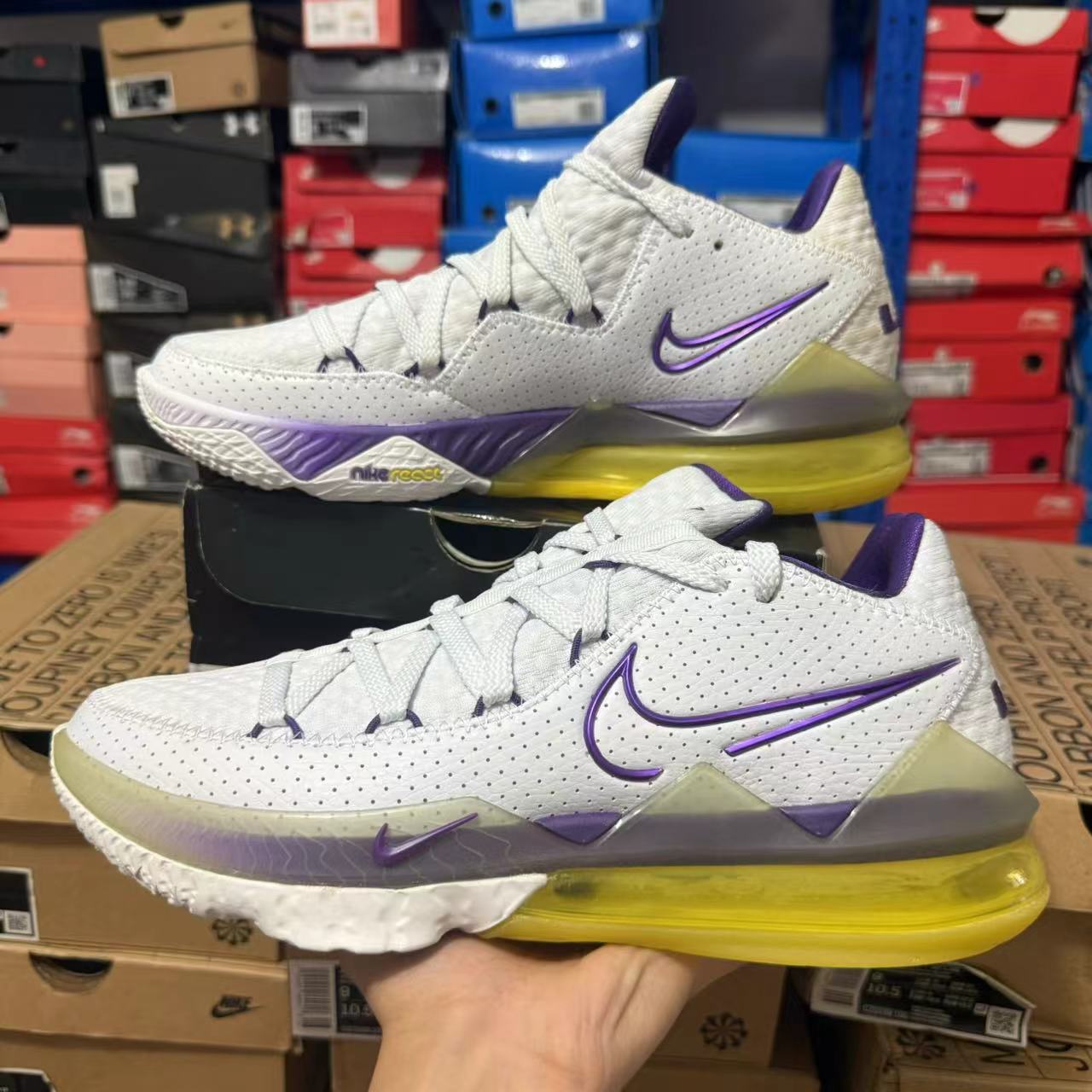 NIKELEBRON湖人队低帮篮球鞋