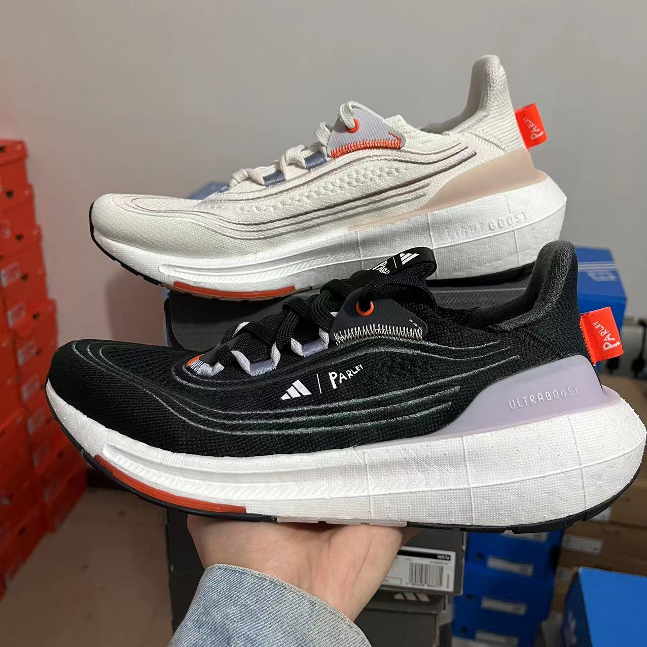 adidas Ultraboost Light 经典UB减震防滑透气跑鞋GY9358 GY9359