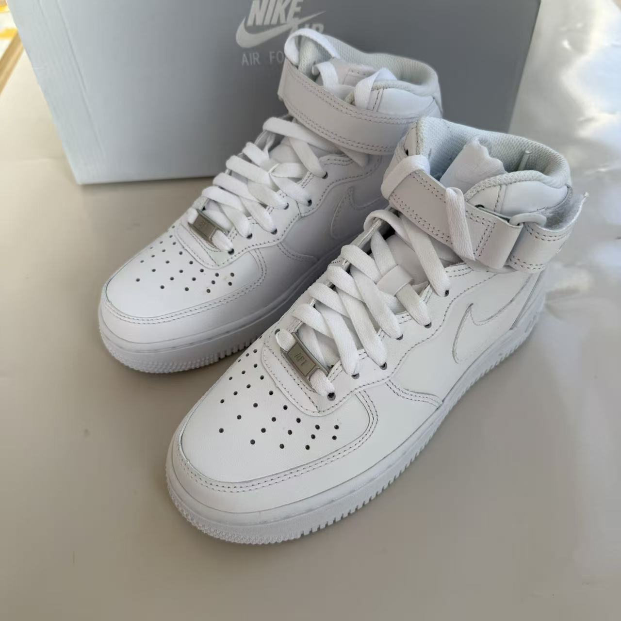 Nike AIR FORCE '07 MID 女子纯白中帮AF1空军一号板鞋366731-100
