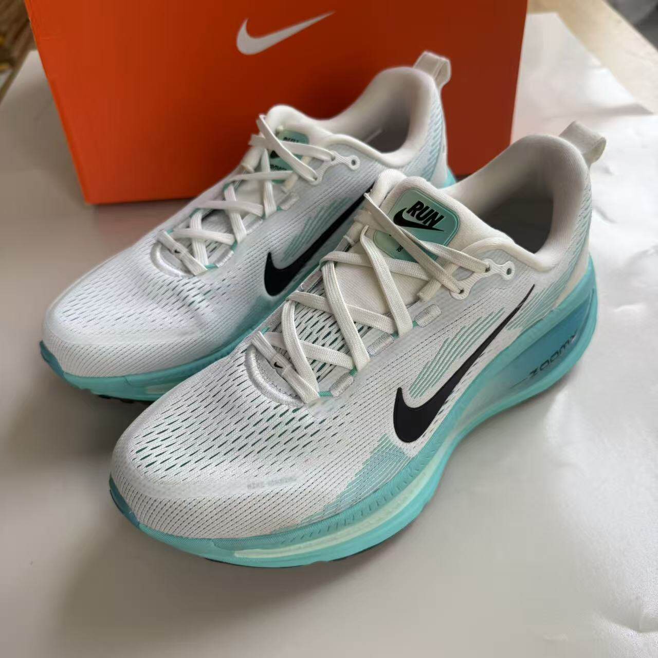 耐克NIKE VOMERO 18男女鞋运动2025新款跑鞋专业跑步鞋HM6803-103