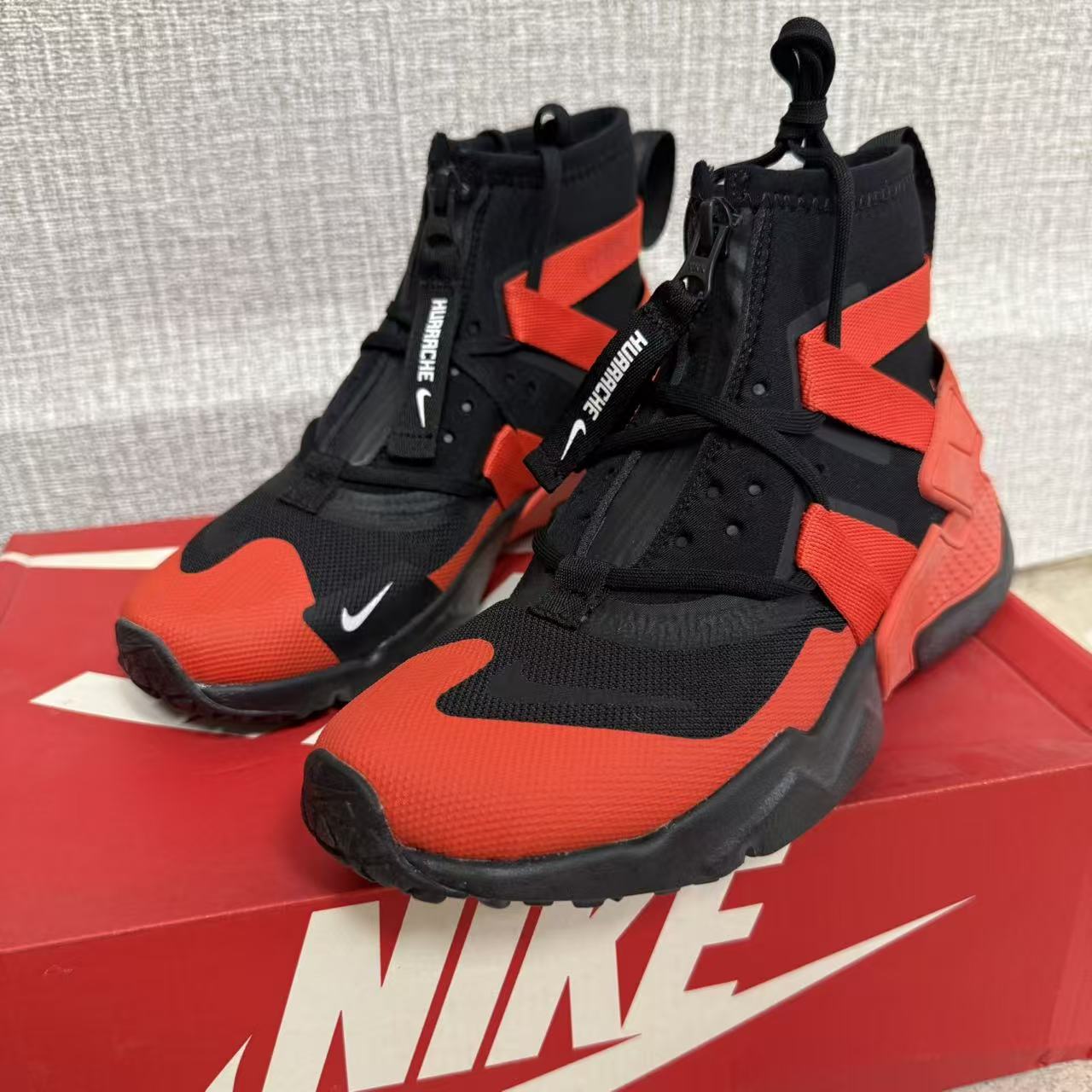Nike Huarache Gripp 女子黑红华莱士减震高帮跑步鞋 AQ2802-003