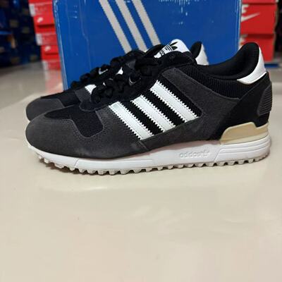 阿迪达斯三叶草休闲缓震运动鞋