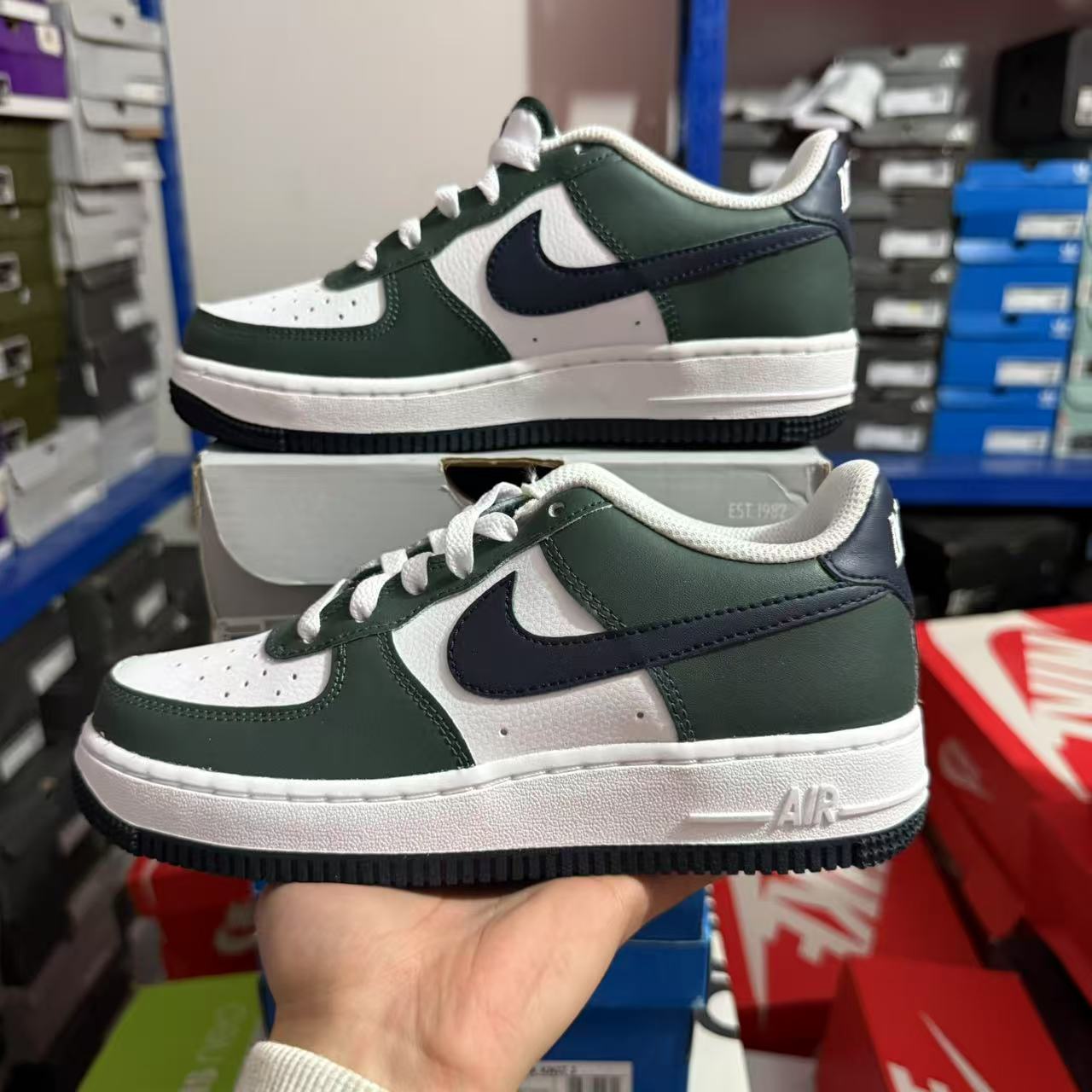 NIKE耐克大童AIR FORCE 1 GS舒适休闲复古低帮运动板鞋HF5178-300