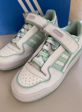 阿迪达斯三叶草女子FORUM LOW魔术贴低帮耐磨运动休闲板鞋 FY4529