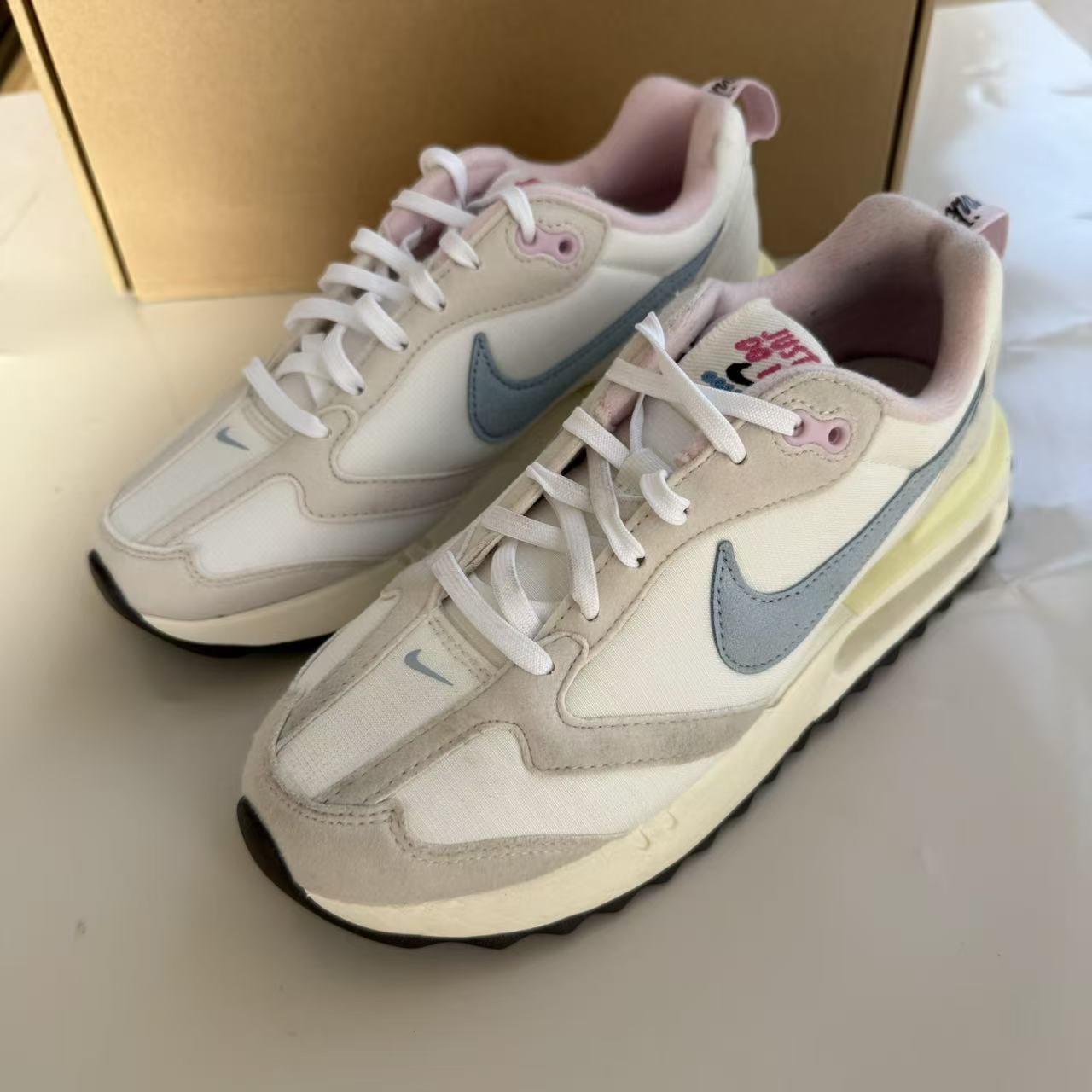 Nike耐克女款 WMNS AIR MAX DAWN 复古气垫运动跑步鞋FN3445-141