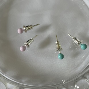 彩色豆点。马卡龙色蓝紫火柴头耳钉小巧精致可爱925银针养耳洞