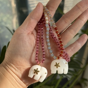 新年新气象 项链波西米亚时髦小众 天然彩色石白玉小象吊坠长款