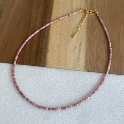 自带柔光效果。清新粉色蔷薇辉石方糖切面细项链短款锁骨时髦温柔