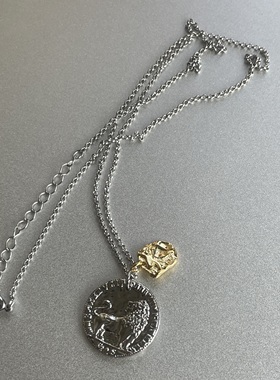 狮性大发。金银撞色古币吊坠狮子动物浮雕项链时髦复古高级设计感