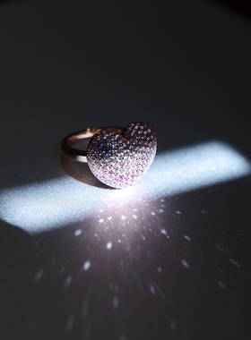 爱意倾泻。闪亮粉色渐变锆石爱心玫瑰金戒指可爱精致pink疯狂心动