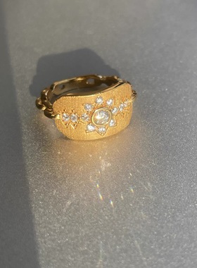 【小尾戒】耀眼盾牌。S925纯银镀金意大利拉丝工艺高碳钻多芒星