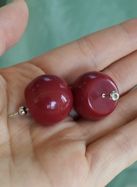 大颗车厘子。立体圆球暗红色树脂耳钉925银针可爱时髦百搭个性