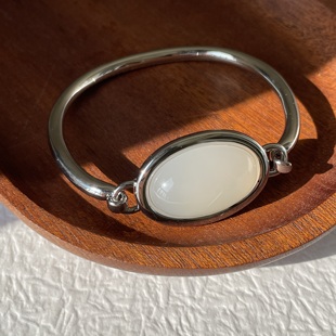 温柔力量 高级时髦 白黑玛瑙温润镶嵌银色可打开设计手镯精致法式