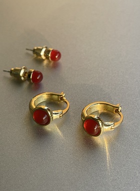 一抹红色。红玛瑙小圆豆金色耳钉耳扣925银针极简养耳洞精致百搭