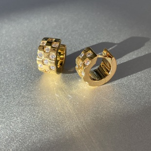 光彩夺目 精致透明锆石镶嵌金色宽面小耳扣简约精致时髦百搭个性