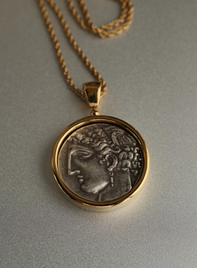 古老时光。古希腊神话女神飞马浮雕做旧钱币吊坠双面金色长项链