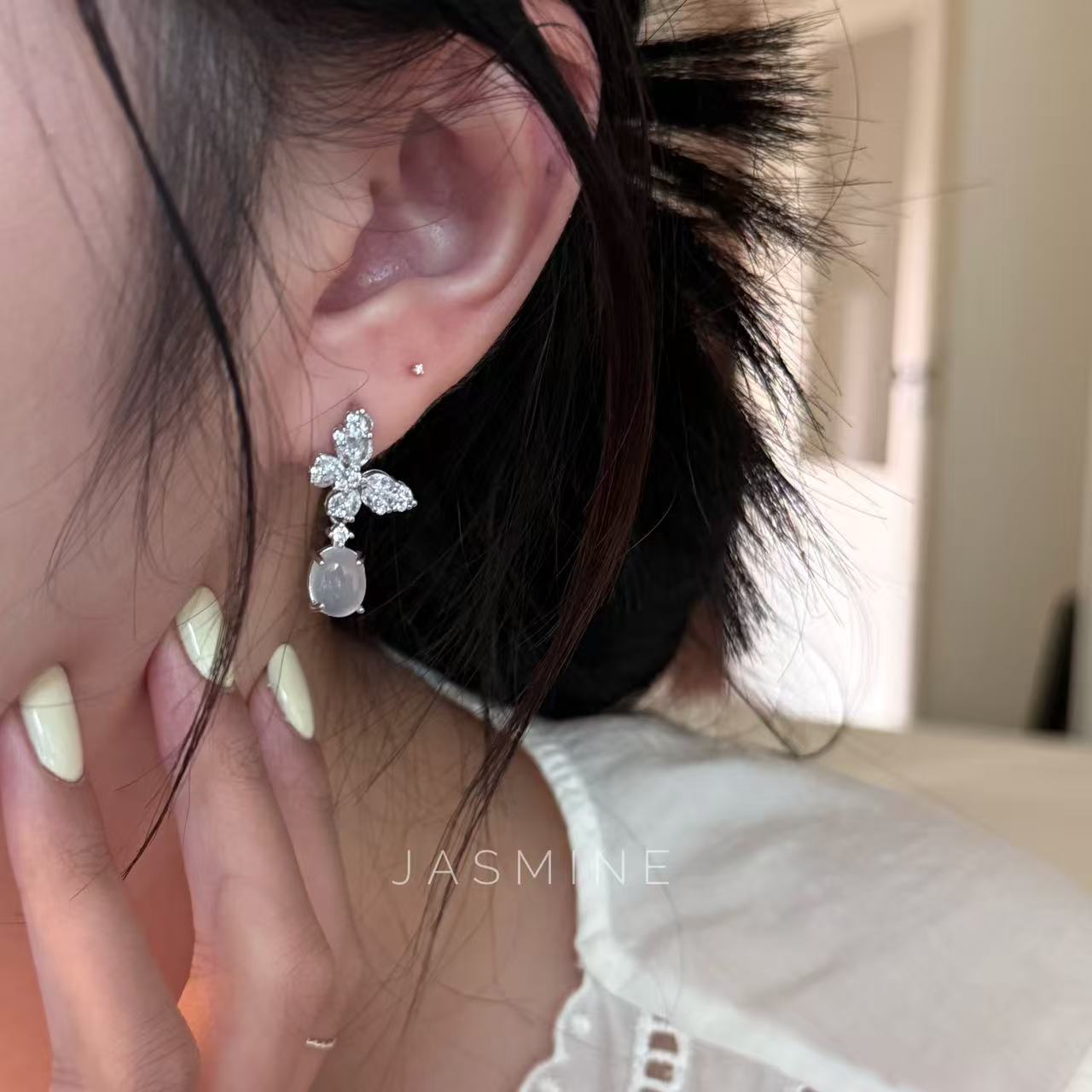 古蝴蝶防白玉石耳钉优雅复古