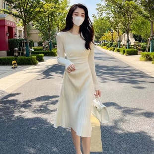 欧洲站2025年配大衣内搭长款毛衣裙修身过膝打底白色针织连衣裙女