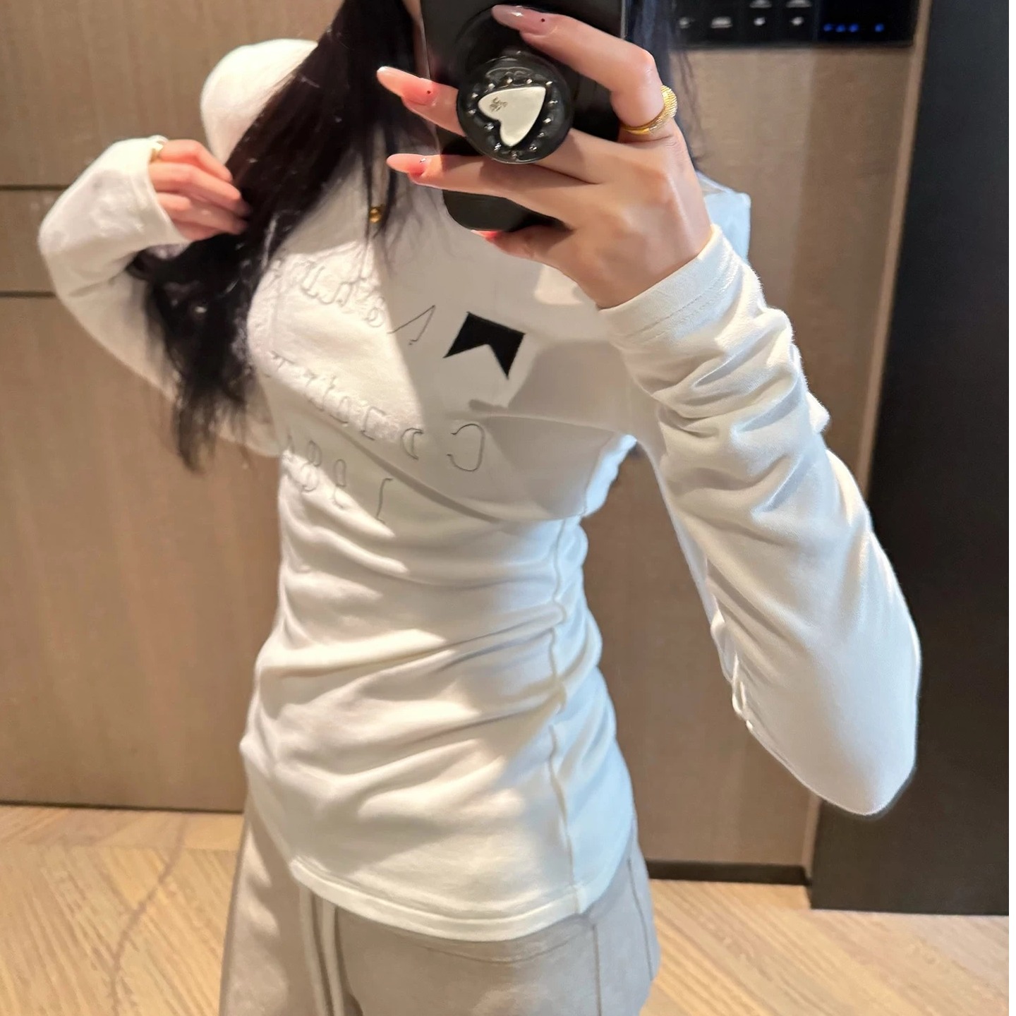 70不是七十刺绣白色打底衫女秋冬百搭修身可外穿内搭上衣加绒T恤