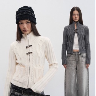 韩系显瘦软糯外套秋冬小众上衣 牛角扣设计针织毛衣 Sweet Letter