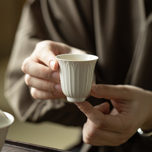 莲瓣纹普洱杯功夫茶具品茗杯个人专用陶瓷主人杯喝茶杯 定窑白中式