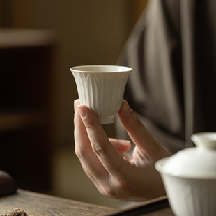 莲瓣喝茶杯家用功夫茶具品茗杯个人专用复古陶瓷主人杯 定窑白中式