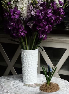 中古美国白色奶玻璃浮雕花瓶花器玫瑰花浮雕造型装饰礼物复古摆件