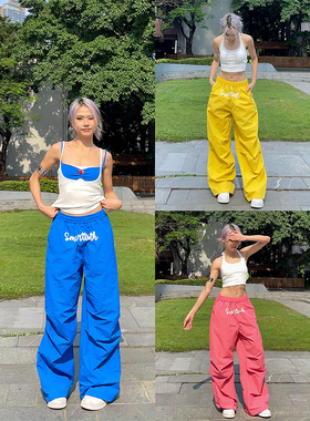 YAMMYUKI夏日多巴胺字母印花薄款宽松褶皱阔腿休闲街头伞兵长裤