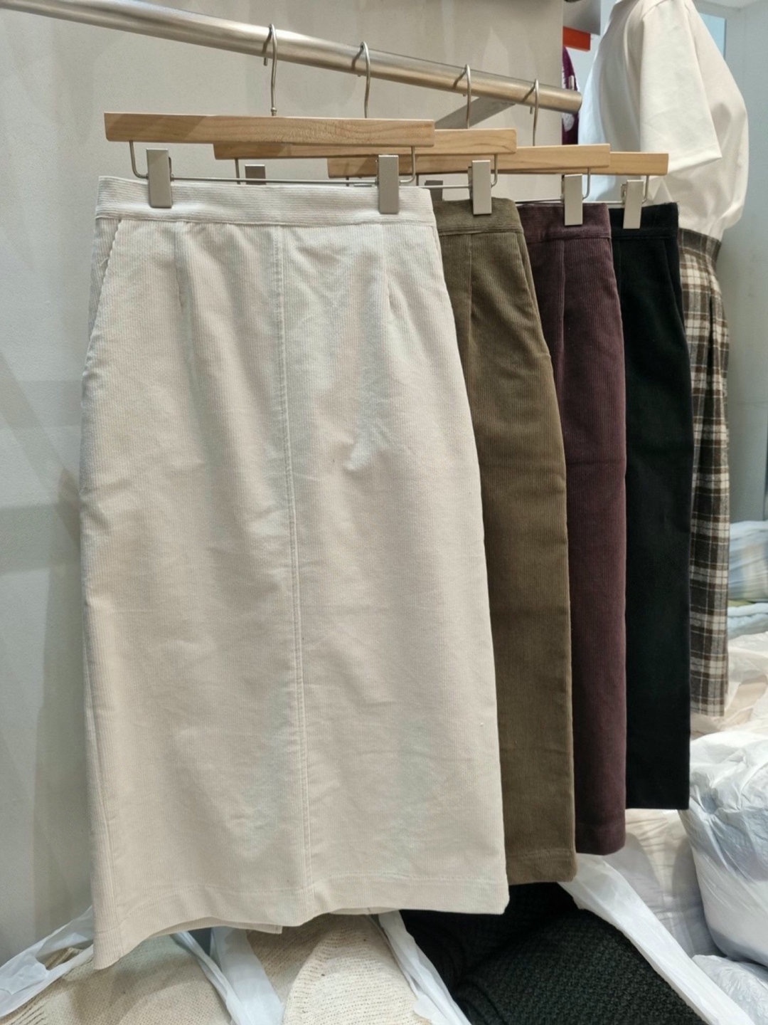 直邮 东大门代购 25fw ALLU 百搭高腰灯芯绒后开叉中长半身裙秋冬