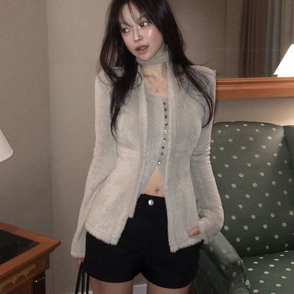 直邮 东大门代购 时髦系扣下开叉毛绒绒修身上衣配脖带女秋冬新款