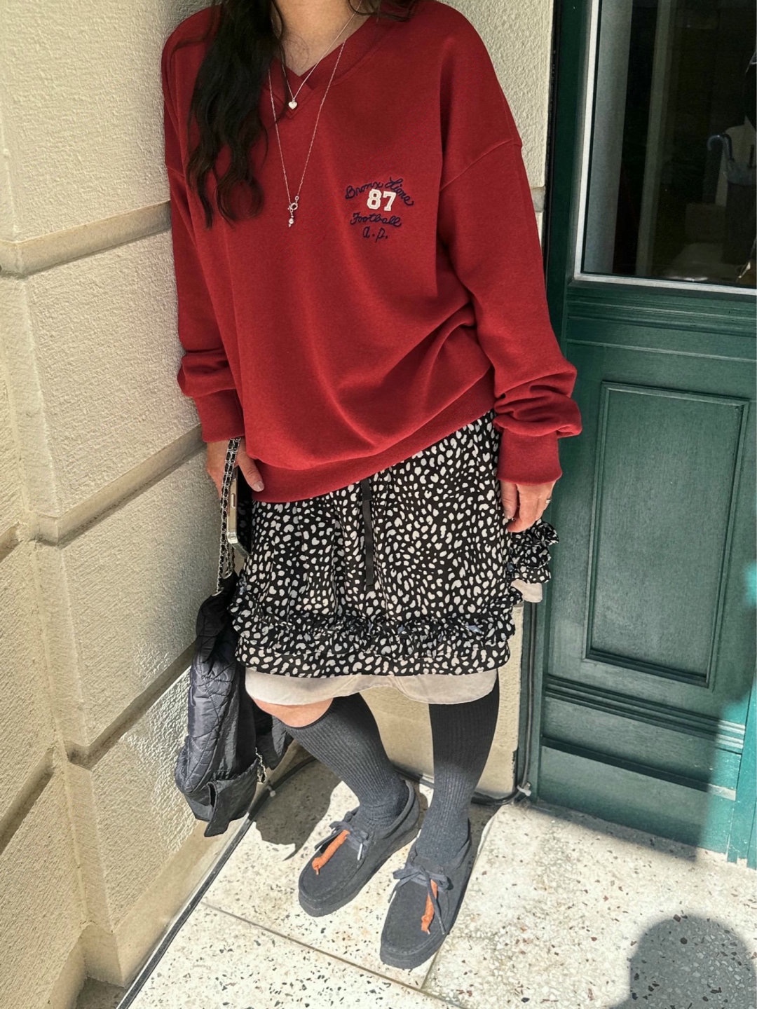 直邮 首尔印象韩代 25fw appear学院风刺绣字母V领落肩宽松卫衣女