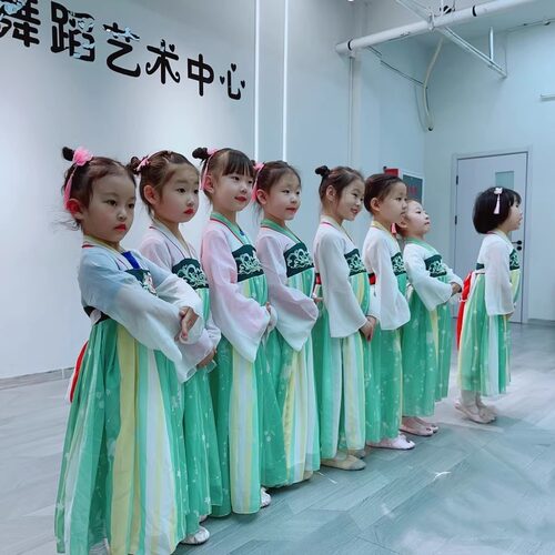小城谣胭脂妆桃花笑酒馆襦裙仙