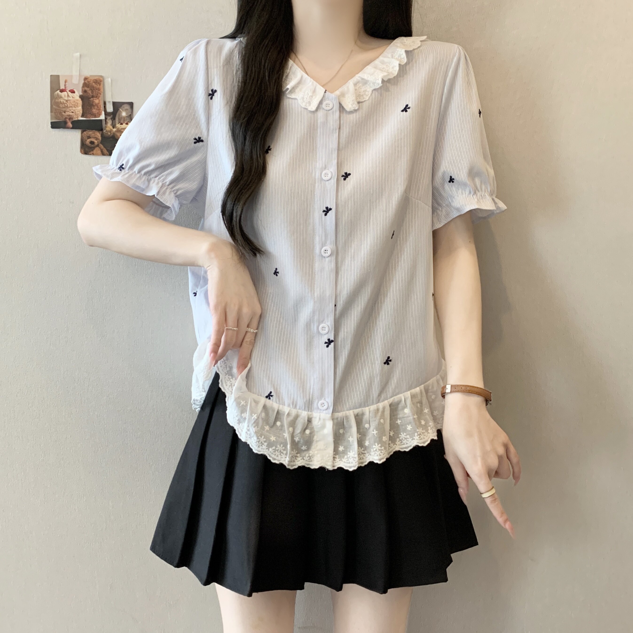 蕾丝拼接刺绣蓝色短袖衬衫夏季2026新款大码女装胖mm衬衣正肩上衣