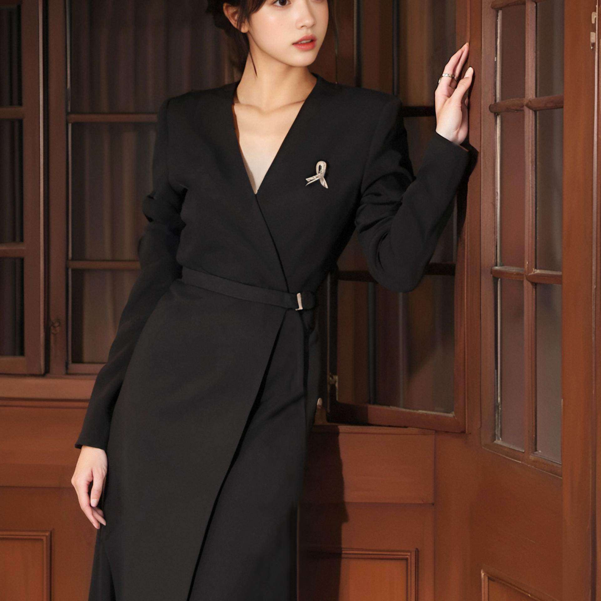 高级感气质通勤收腰显瘦长裙2026春新款V领黑色西装连衣裙女1801