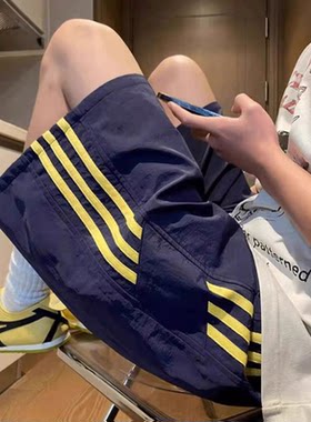 港风三杠运动短裤男青少年冰丝休闲五分裤夏季轻薄宽松速干沙滩裤