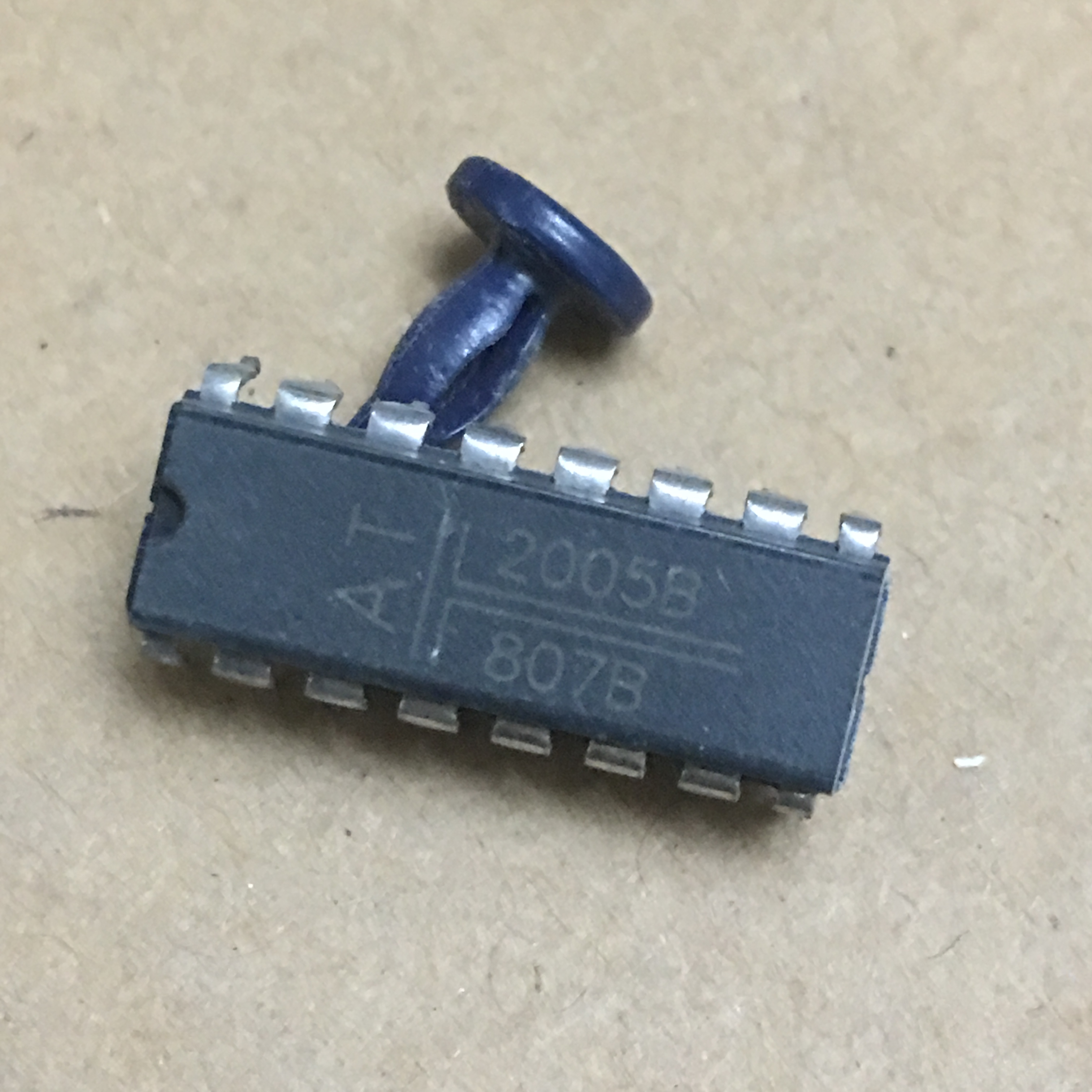 剩下最后25PCS。2.6元一只（亲，还在为很多元器件采购困难而烦恼嘛 我们就是专业配套商家 亲们可以联系我们客服发BOM表格 我们会为亲尽快报价 已方便亲采购 以免耽误生产 滨耀电子商行）