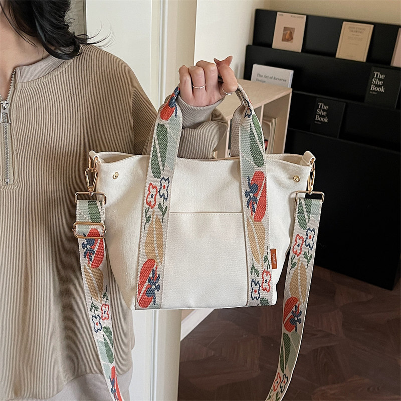 高颜值帆布包斜挎女2026韩系新款大容量宽肩带手提多隔层通勤包