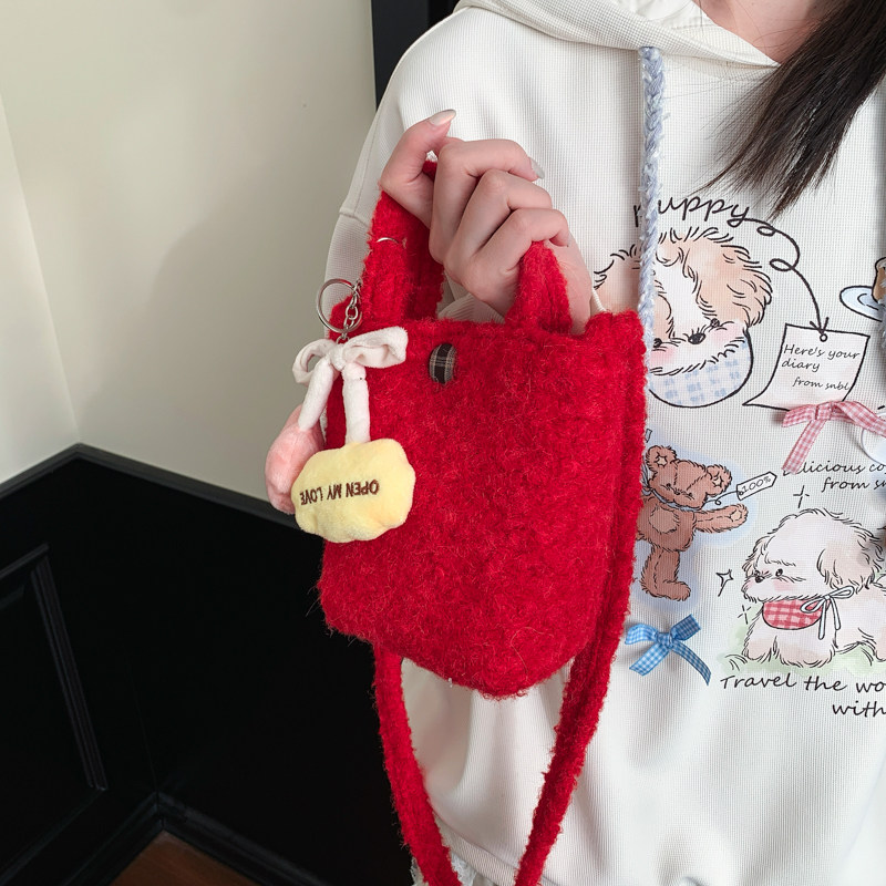 巨好看的日韩风毛绒水桶包女红色单肩斜挎包百搭高级感手机毛毛包,箱包皮具/热销女包/男包,水桶包,淘宝优惠券,粉丝福利购,淘宝优惠卷