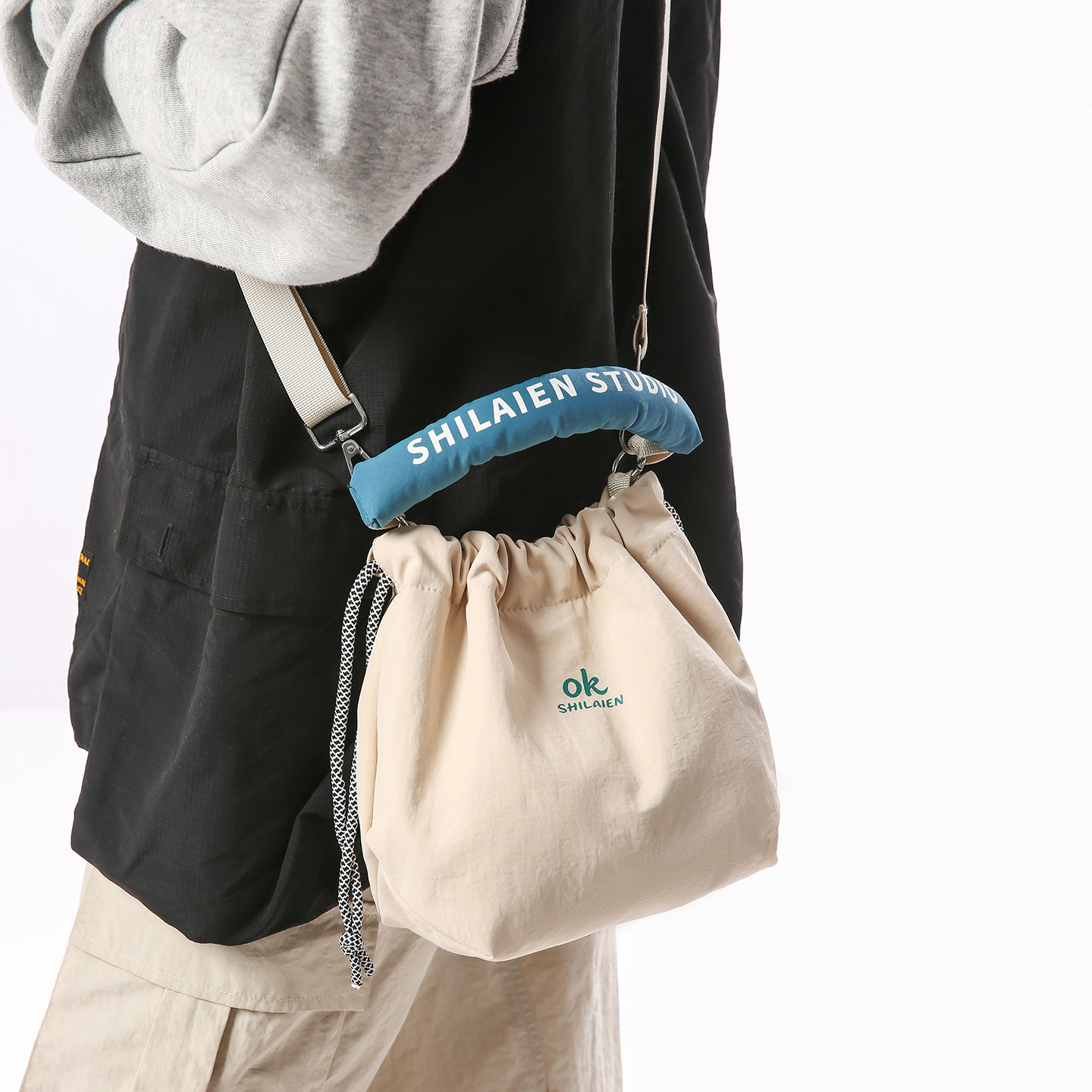 日韩风抽绳束口手机包男女通用轻便斜挎尼龙小包包休闲简约水桶包,箱包皮具/热销女包/男包,手机包,淘宝优惠券,粉丝福利购,淘宝优惠卷