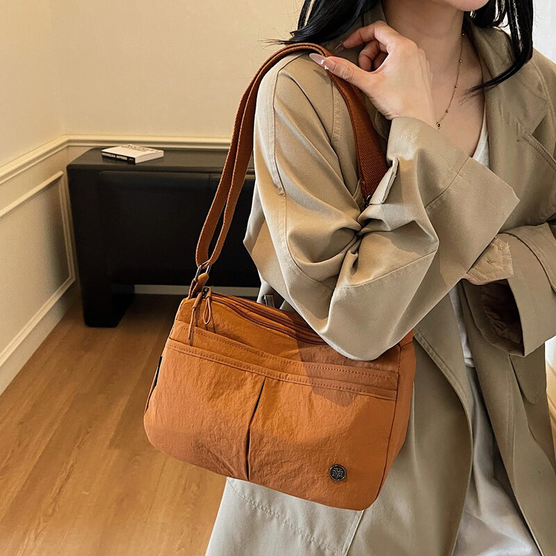 日系休闲大容量双层拉链包包2025新款通勤单肩斜挎包超轻便妈妈包