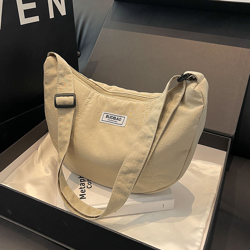 帆布月牙包女2025新款韩版简约百搭腋下斜挎包韩版时尚小众饺子包