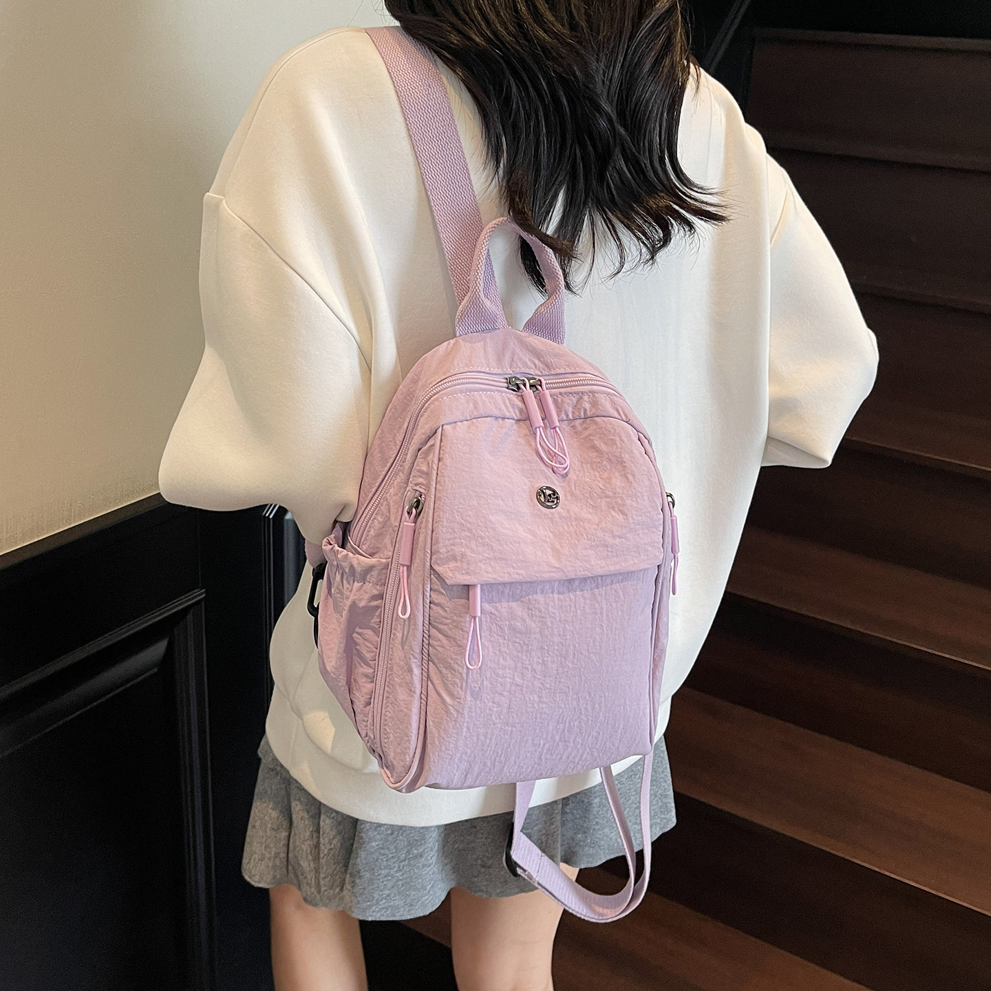 高颜值休闲双肩包女2025新款轻便小型尼龙书包日常通勤百搭背包