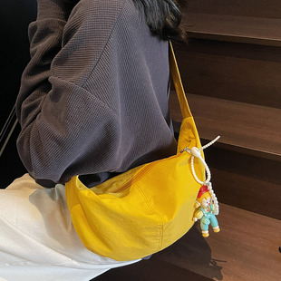 学生月牙包女2025夏季新款帆布饺子包通勤时尚轻便斜挎精致小包包